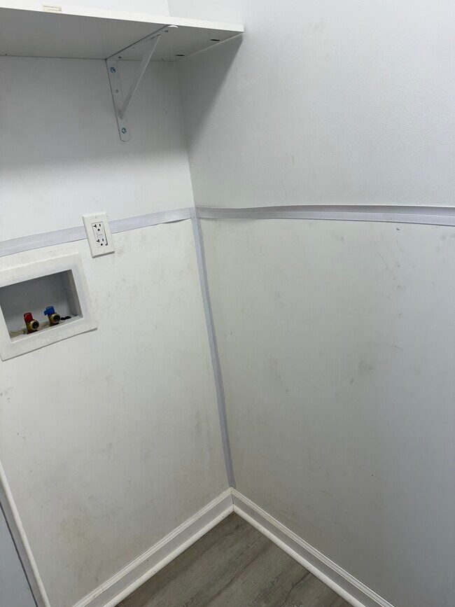 Building Photo - 2016 Clyde St