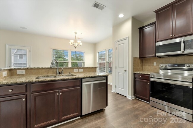 Building Photo - 1818 Fleetwood Dr