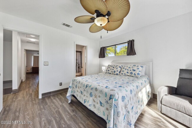 Building Photo - 512 10th Pl S