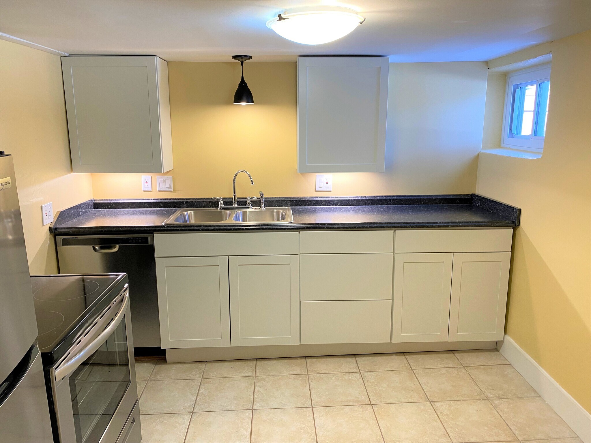 Building Photo - 3262 Stuart St