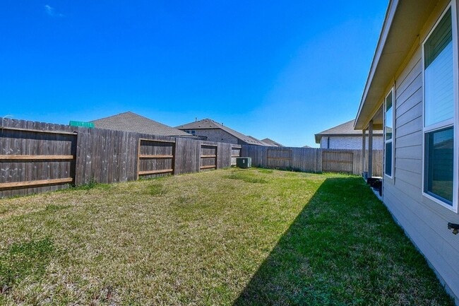 Building Photo - 26610 Coast Redwood Dr
