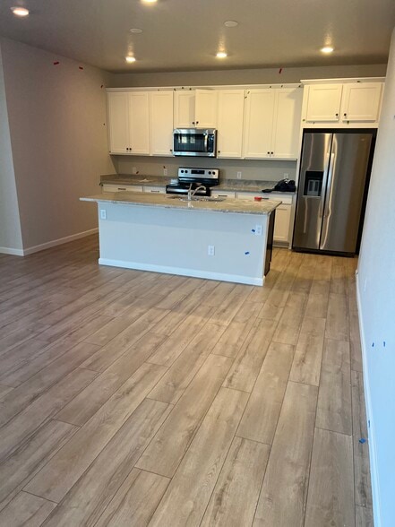 Building Photo - 1502 Golden Sill Dr