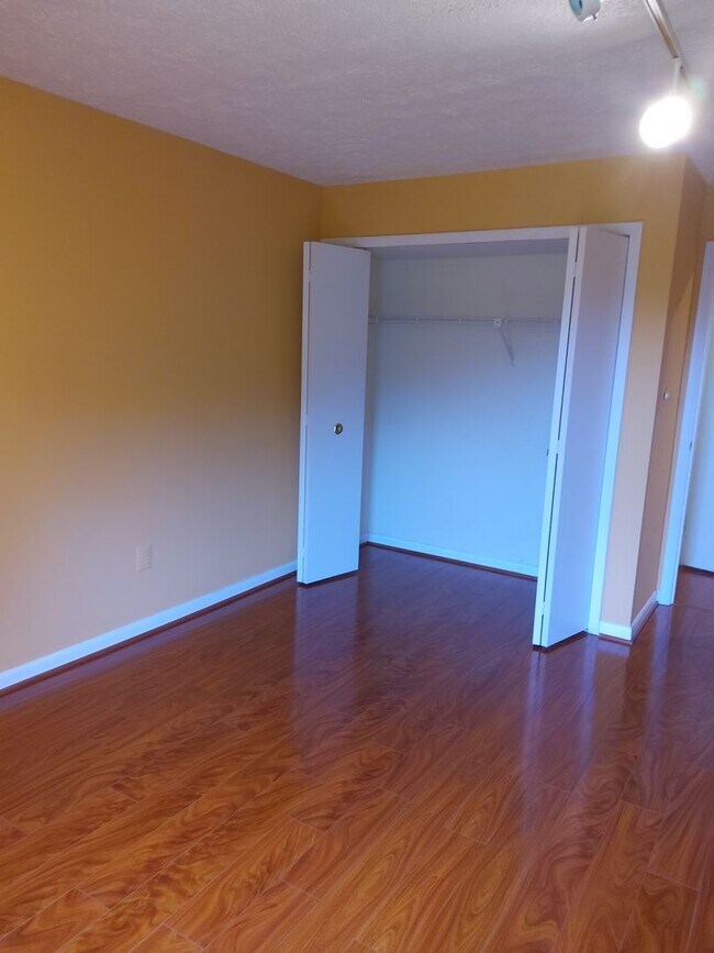 Building Photo - Two Bedroom/ Two Bath Condo at Falls Garde...