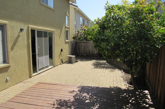 Building Photo - Beautiful 3 Bed/2.5 Bath Single Family in Highly Desirable Castro Valley Neighborhood