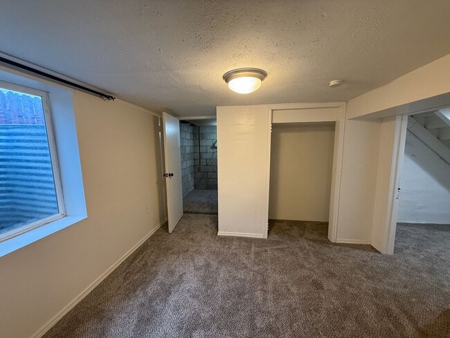 Building Photo - Spacious and Well-Equipped 3 Bed Spokane Home!!