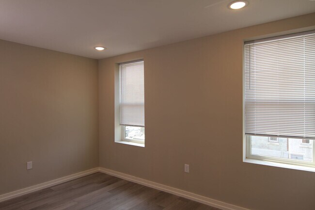 Building Photo - 3945 Baring St