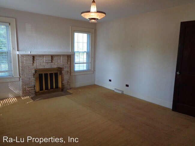 Building Photo - 3 br, 1 bath House - 2881 Hwy 66 South