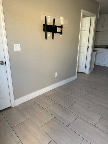 Building Photo - 4212 Las Lomas Ave