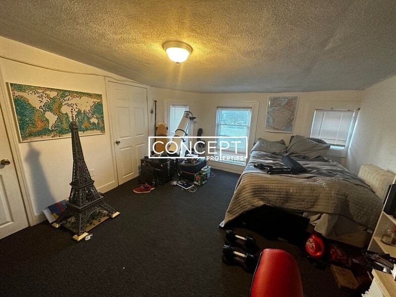 Building Photo - 218 Hemenway St