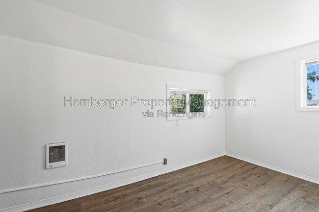 Building Photo - 1103 E Joseph Ave