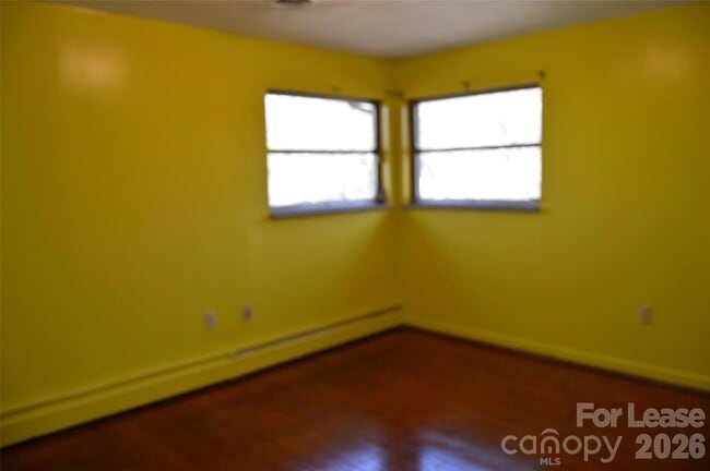 Building Photo - 516 S Green St