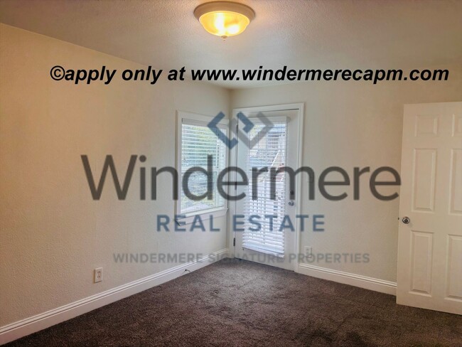 Building Photo - Charming, Bright & Clean 2-Story Home with...