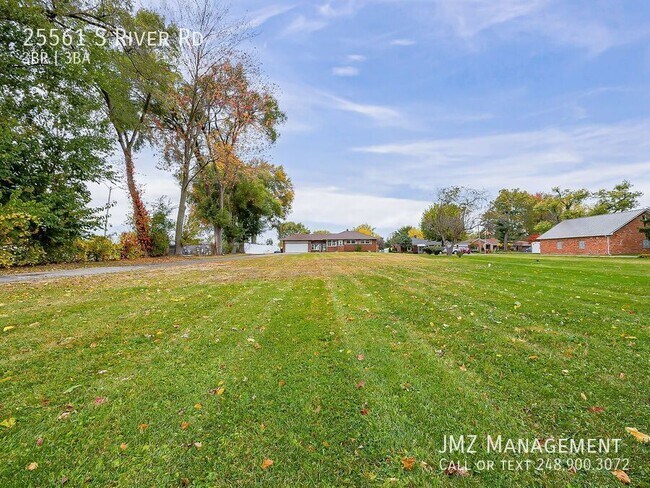 Building Photo - 25561 S River Rd