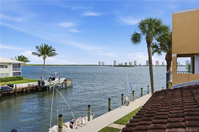 Building Photo - 1155 Lake Shore Dr