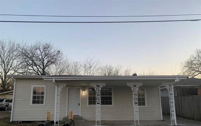 Primary Photo - 324 Delaware St
