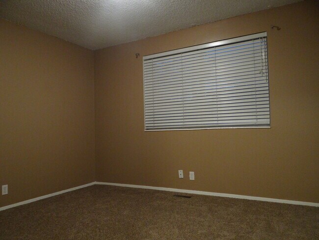 Building Photo - Charming Condo in Meadowbrook Village w 1 ...