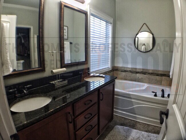 Building Photo - 717 Sleek Fox Dr