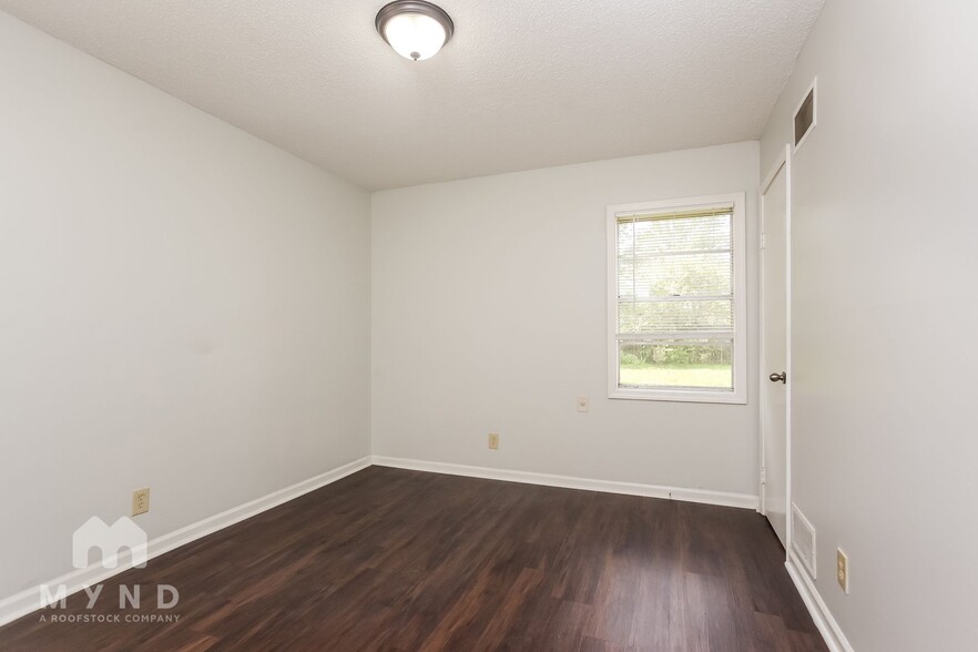 Building Photo - 2274 Ashland Dr