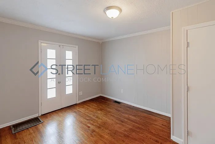 Building Photo - 1636 5th Ave W