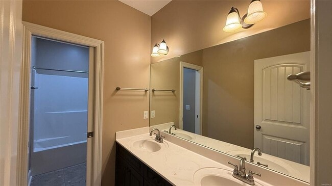 Building Photo - 703 Kingsley Dr