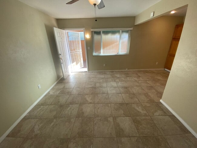 Building Photo - kl303r