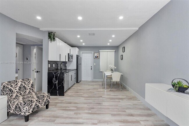 Building Photo - 102 NE 71st St