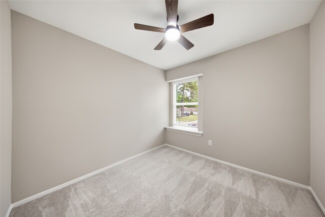 Building Photo - 21 Oldstream Ct