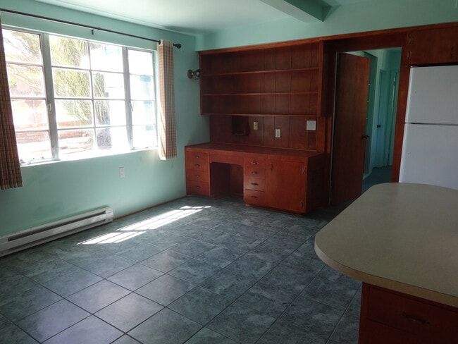 Building Photo - 2Bed 2Bath, Huge yard, PB location