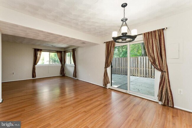 Building Photo - 10657 Spring Oak Ct