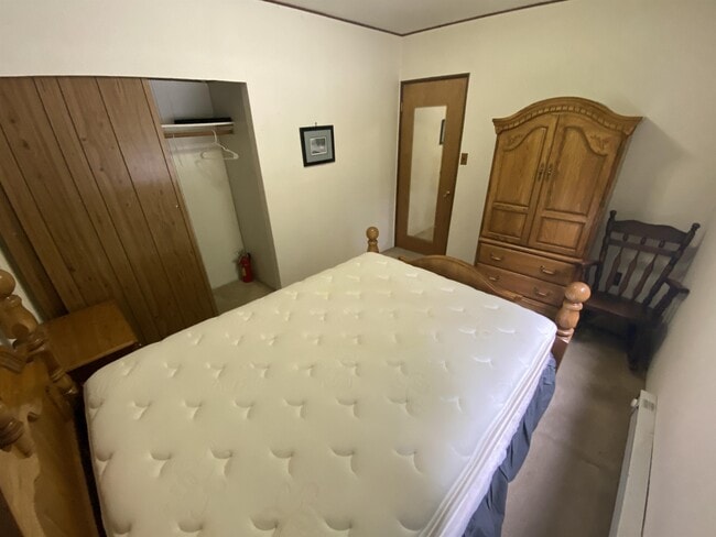 Building Photo - 31 SW Lake Roesiger Rd