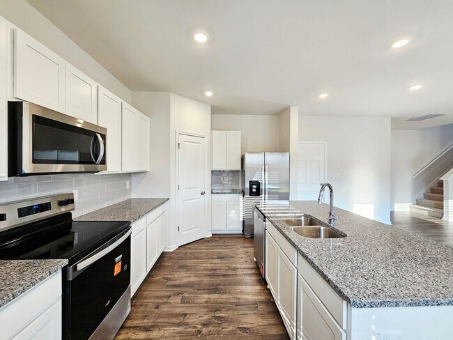 Building Photo - NEW 4- Bedroom Home With Loft, Bonus Room and Fenced Backyard