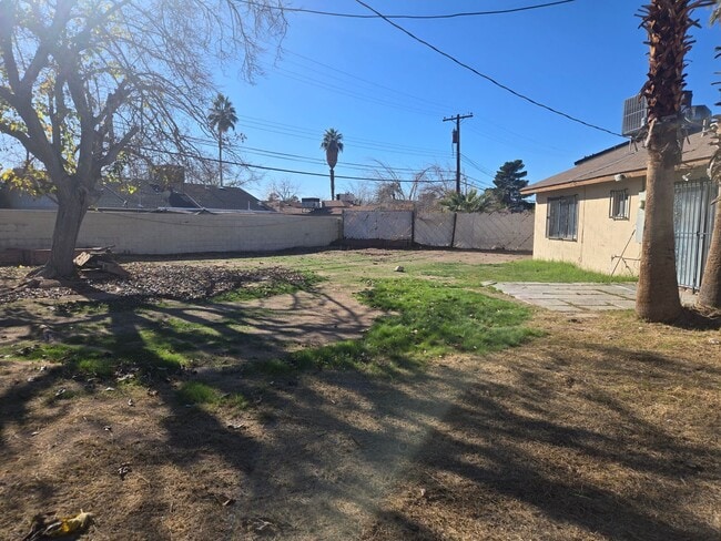 Building Photo - Lock in ($1850) off March 2026  if you move-in by Janaury 31st