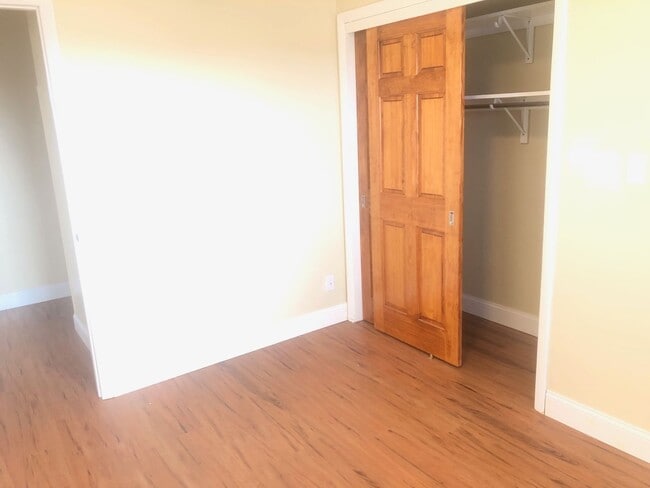 Building Photo - Beautiful 3BR home rural Bloomington with large lot. Recently refurbished and modernized