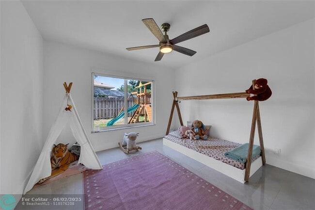 Building Photo - 9585 Carousel Cir S