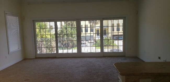 Building Photo - 135 3rd Ave S