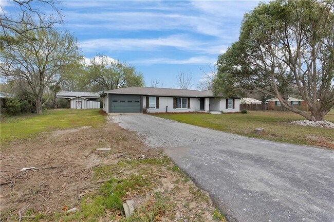 Building Photo - 8906 Viana St