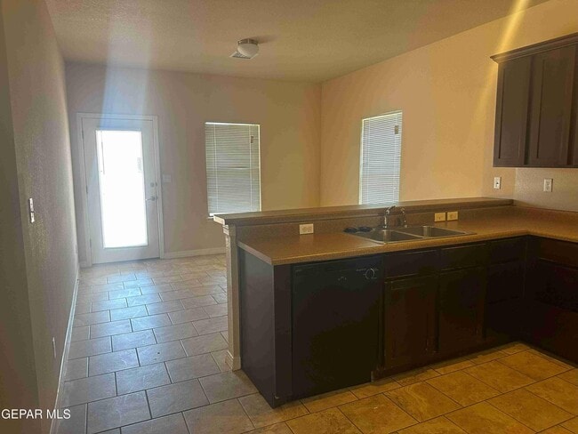 Building Photo - 14712 Far View Ct