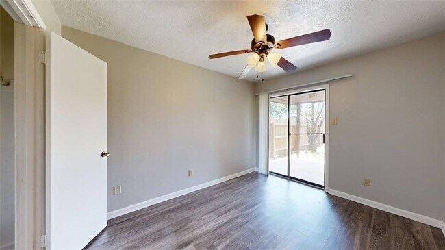 Building Photo - 704 Vassar Ct