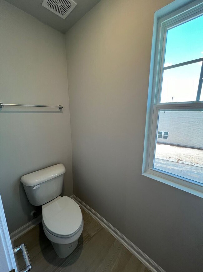 Building Photo - 2312 Kasota Ln