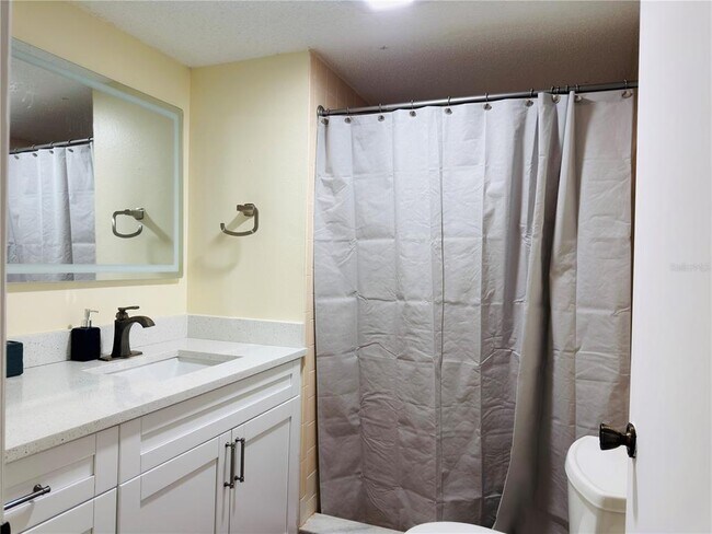Building Photo - 1750 Belleair Forest Dr