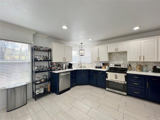 Building Photo - 717 Ridgehill Dr