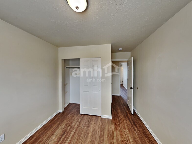 Building Photo - 1109 E 320 S