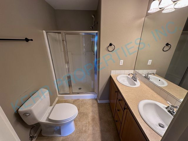 Building Photo - Charming 2-Primary Suite Townhouse Retreat...