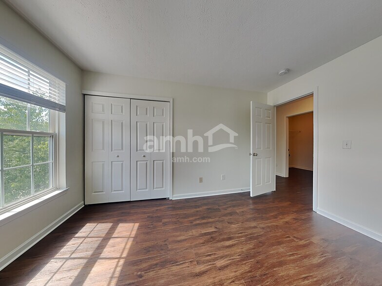 Building Photo - 4 Woodsong Ct