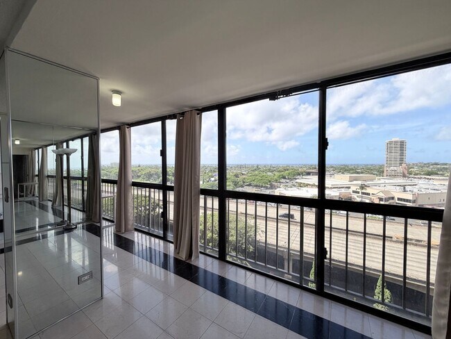 Building Photo - Kahala Towers 3BD/2BA Condo with 1 Parking – Available Now