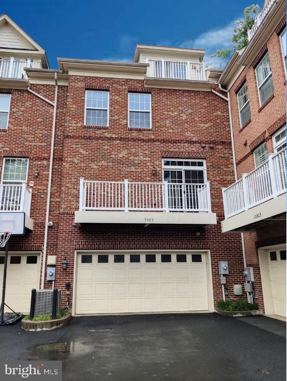 Building Photo - 3903 Chain Bridge Rd