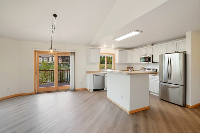 Building Photo - 8 Redtail Ct