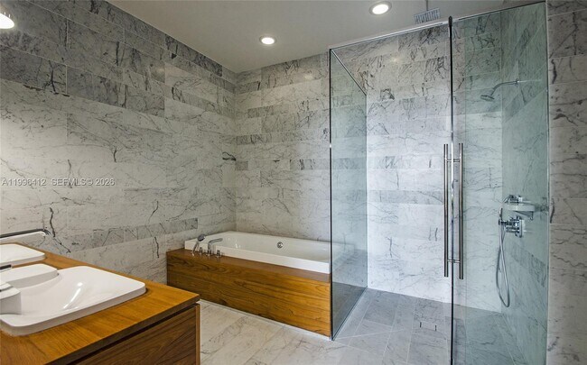 Building Photo - 2669 S Bayshore Dr