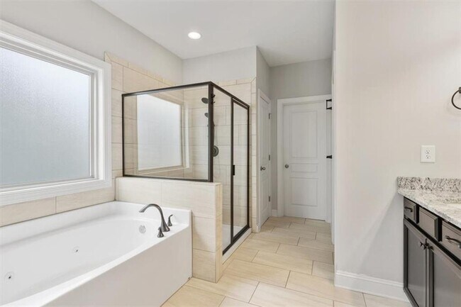 Building Photo - 204 Cardinal ln