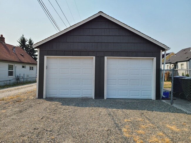 Building Photo - Beautifully Updated South Tacoma 3 Bedroom
